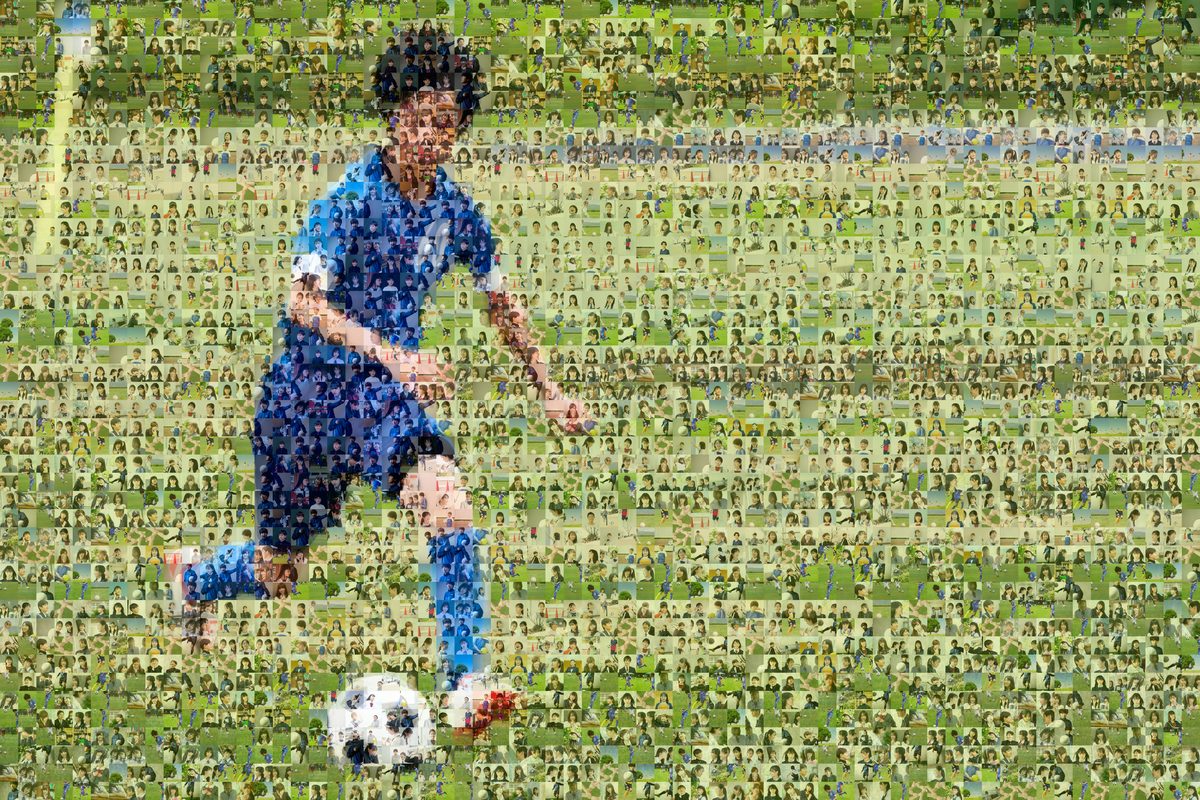 サッカー部員の写真で作った卒団・部活記念のフォトモザイクアート（サンプル）